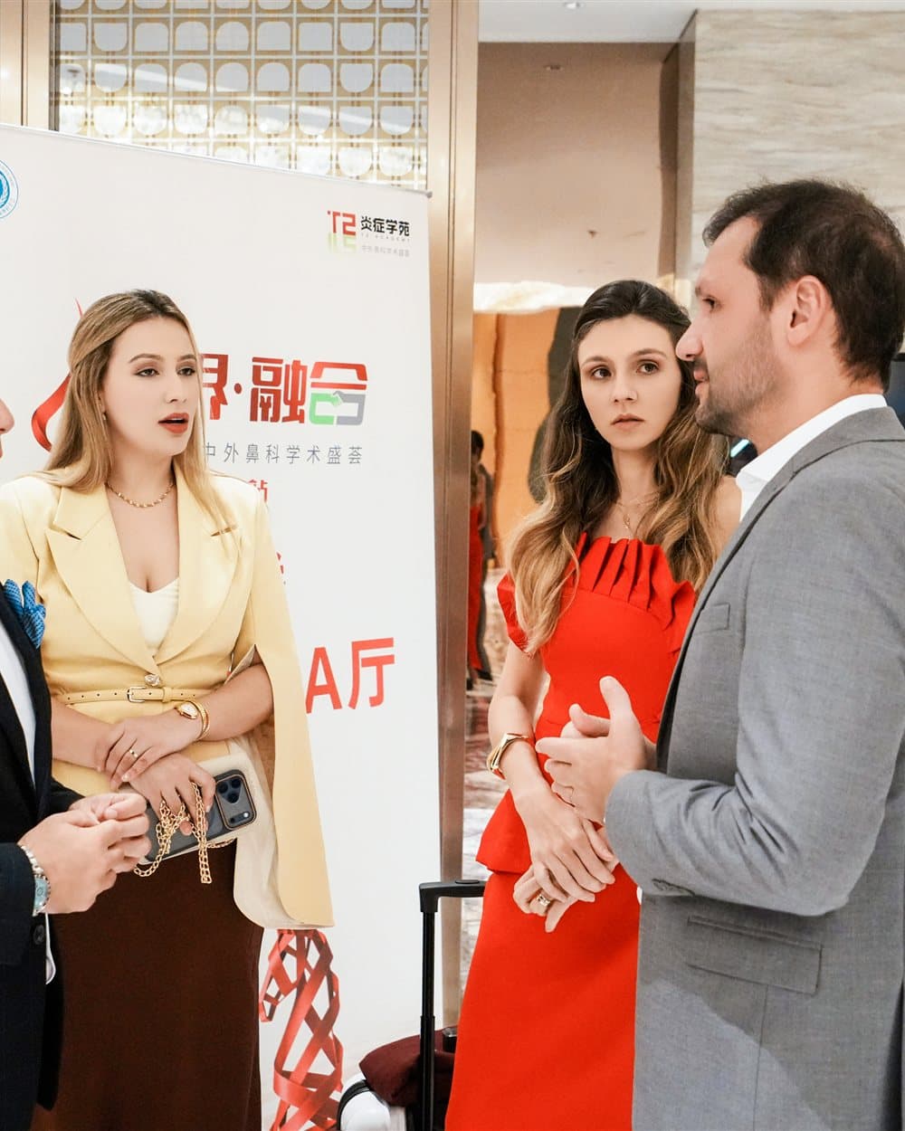 Empresários brasileiros em conversa durante evento na China