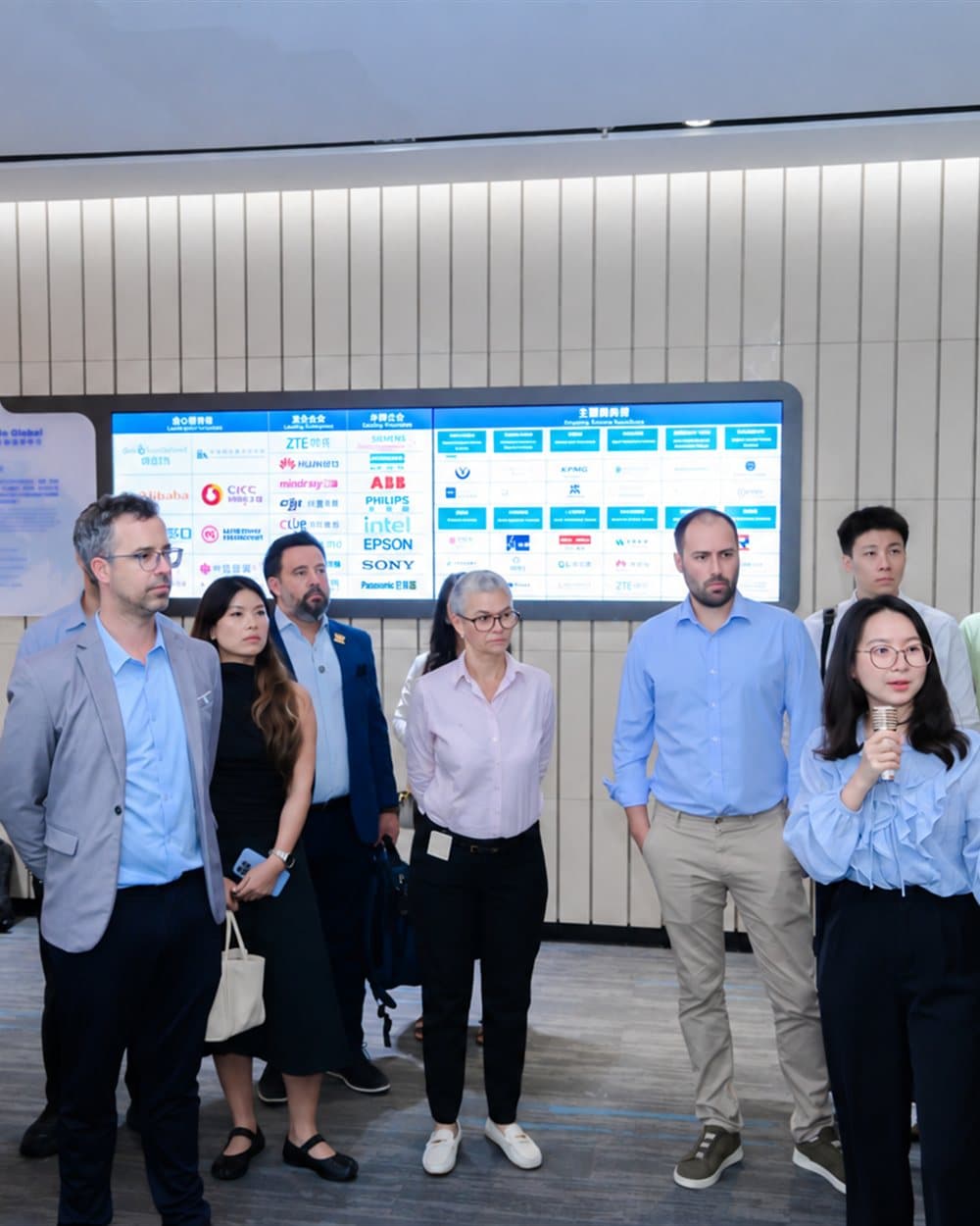 Grupo de empresários brasileiros em visita empresarial na China